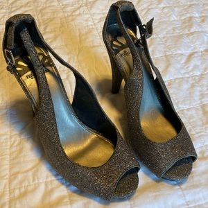 FERGALICIOUS By Fergie, sparkling heels 8.5
